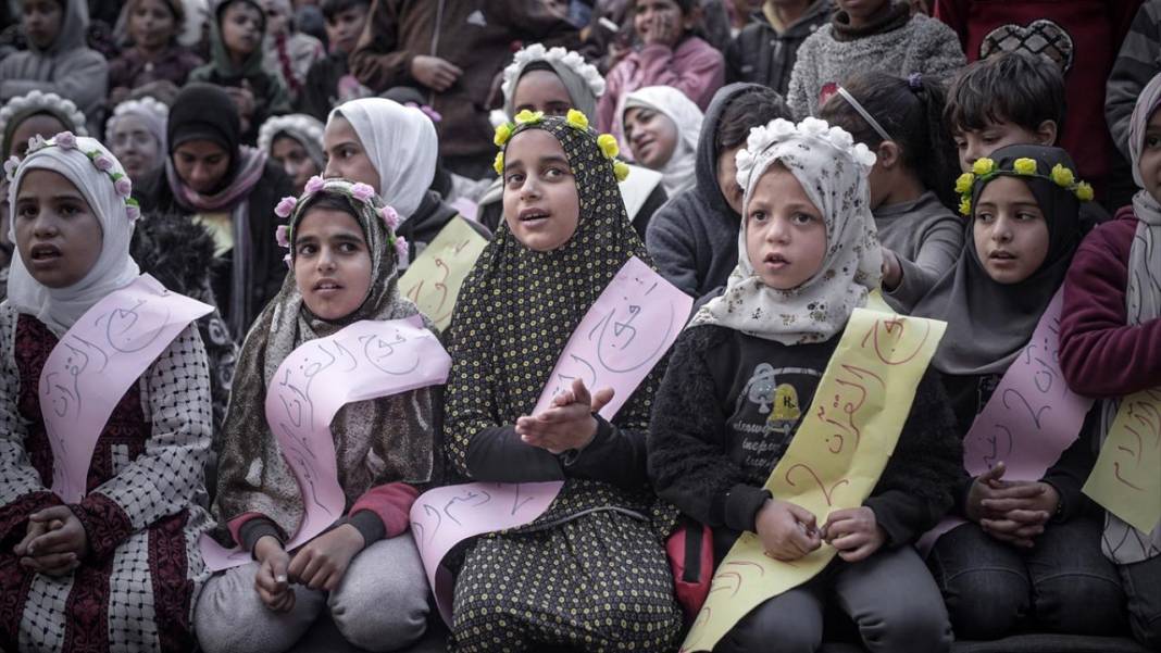 Gazze'de Kur'an ezberi yapan kız öğrenciler için tören yapıldı 15