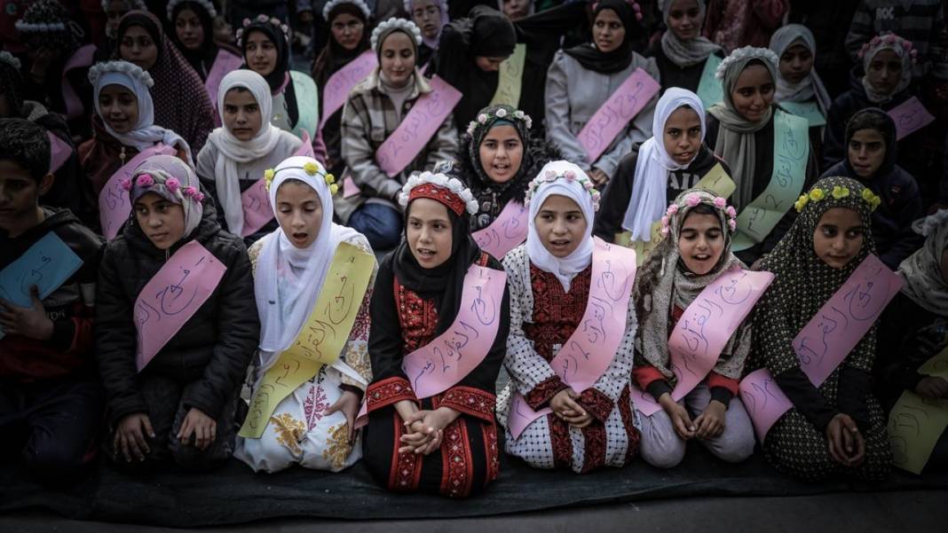 Gazze'de Kur'an ezberi yapan kız öğrenciler için tören yapıldı 2