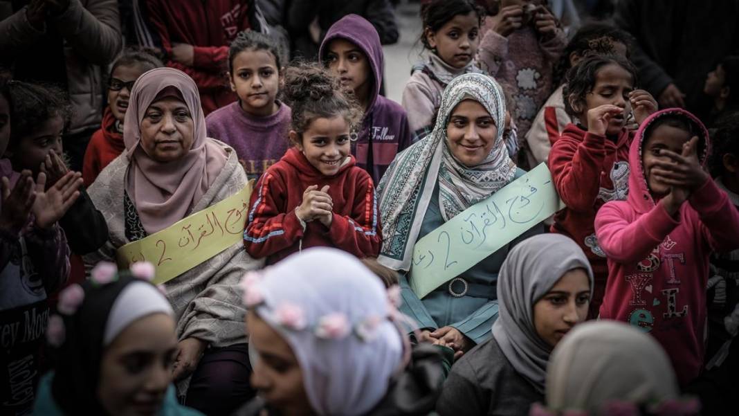 Gazze'de Kur'an ezberi yapan kız öğrenciler için tören yapıldı 7