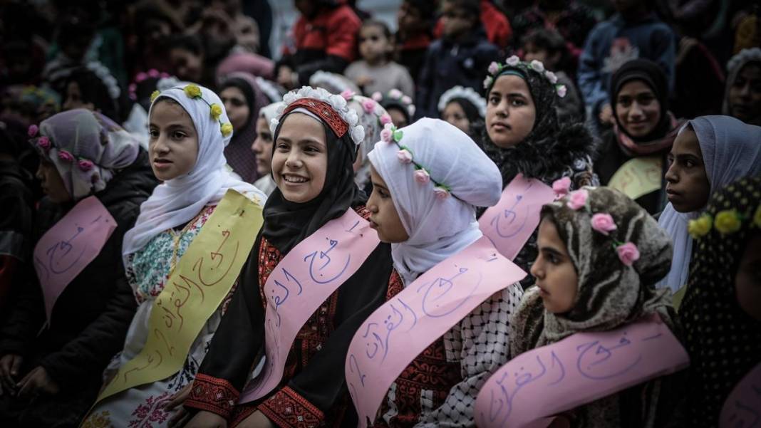 Gazze'de Kur'an ezberi yapan kız öğrenciler için tören yapıldı 8