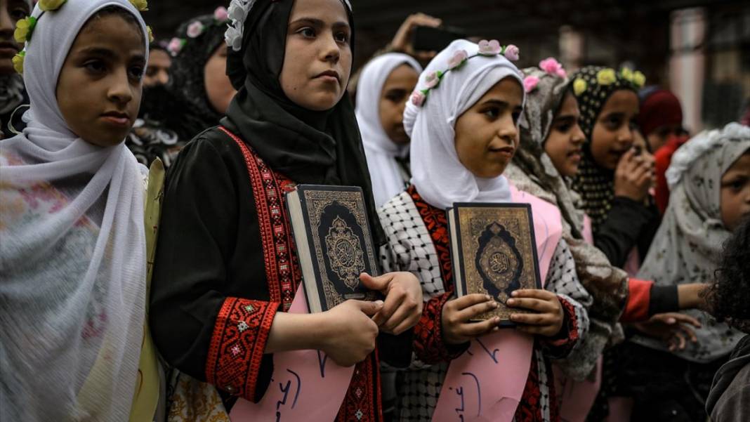 Gazze'de Kur'an ezberi yapan kız öğrenciler için tören yapıldı 9