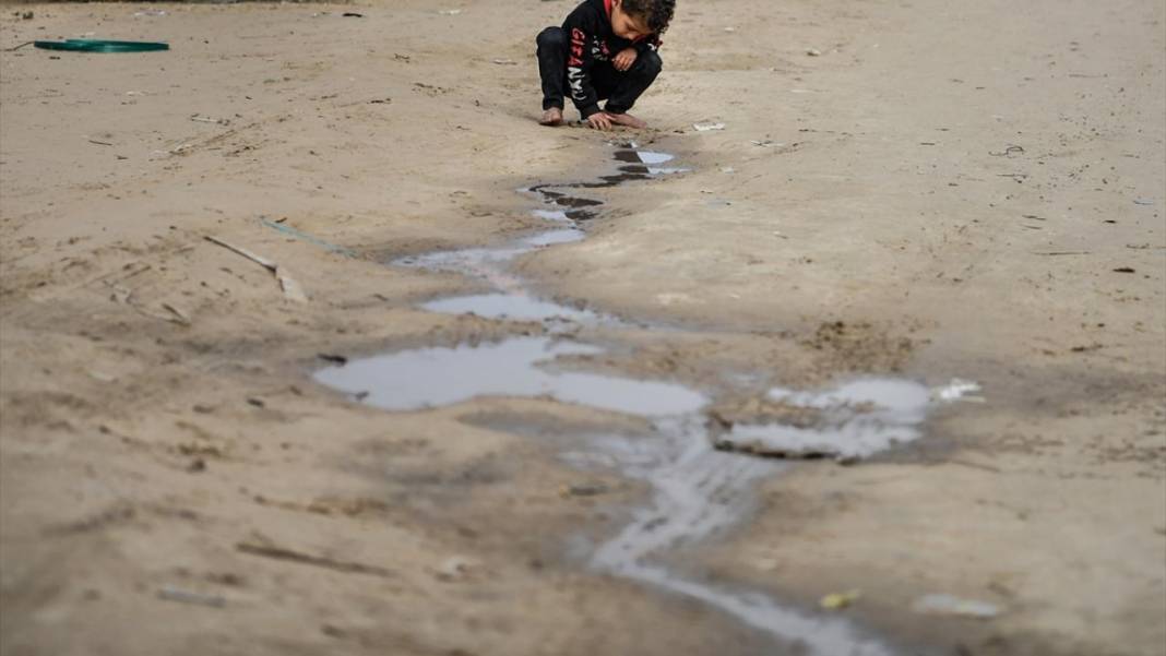 israil saldırıları altındaki Gazze'de yaşamın zorluğunu anlatan kareler 12