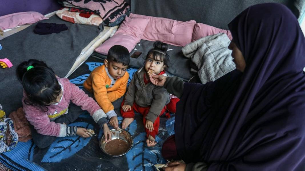 israil saldırıları altındaki Gazze'de yaşamın zorluğunu anlatan kareler 15