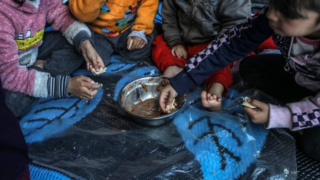 israil saldırıları altındaki Gazze'de yaşamın zorluğunu anlatan kareler 16