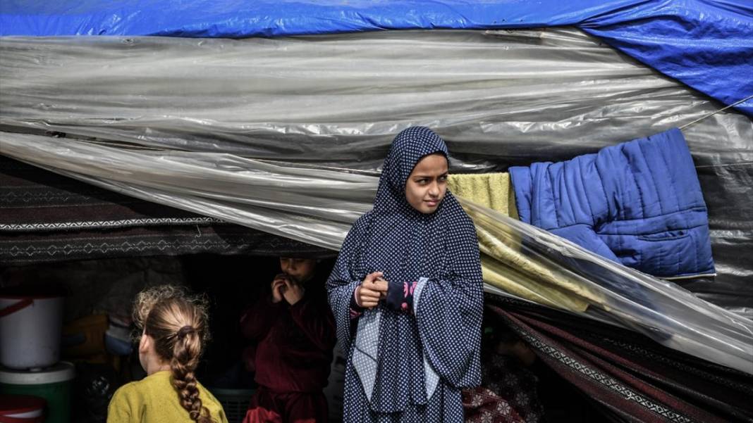 israil saldırıları altındaki Gazze'de yaşamın zorluğunu anlatan kareler 4