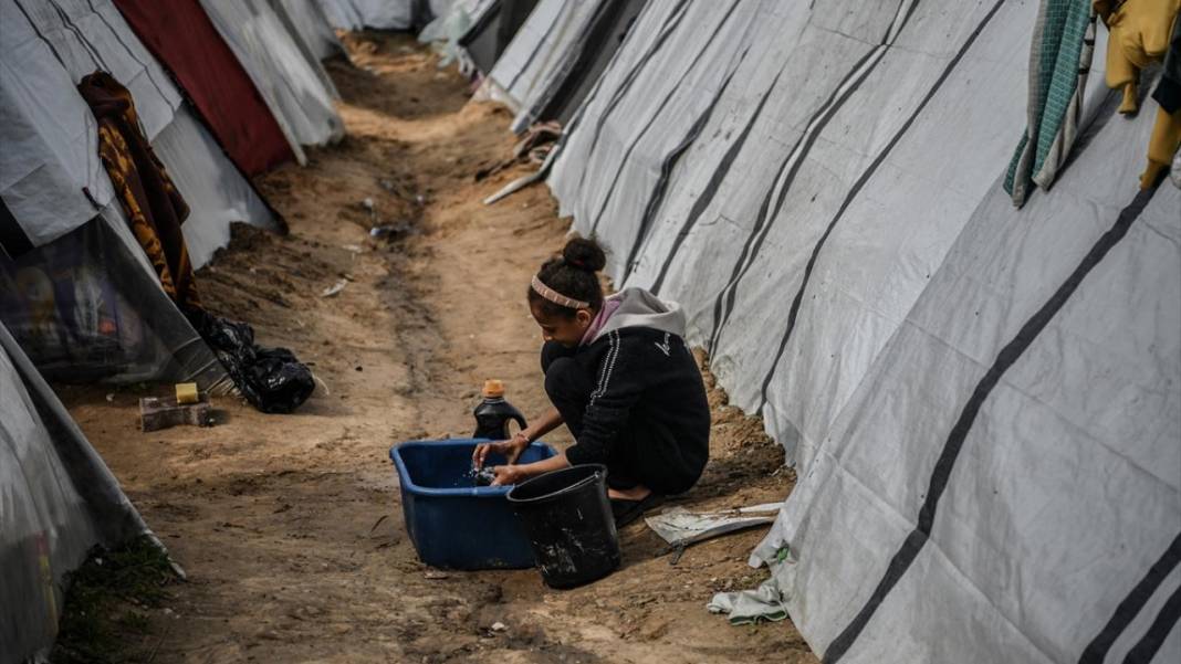 israil saldırıları altındaki Gazze'de yaşamın zorluğunu anlatan kareler 8