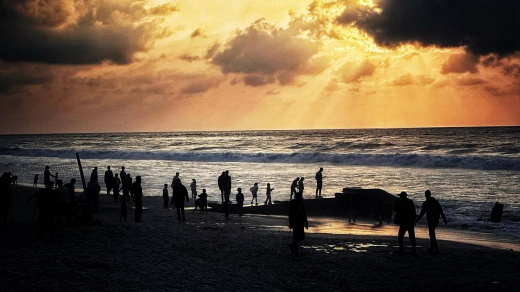 Gazze'de hüzün ve gün batımı 11