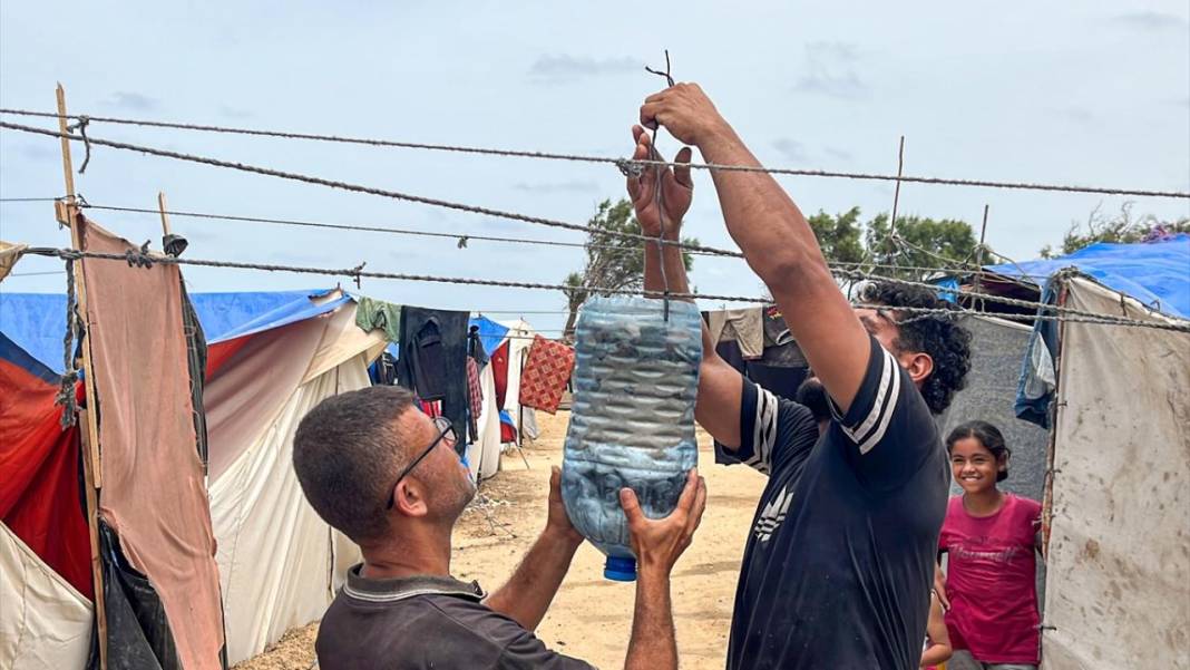 Gazzeli Ahmed, deniz suyunu basit imkanlarla arıtmaya çalışıyor 5