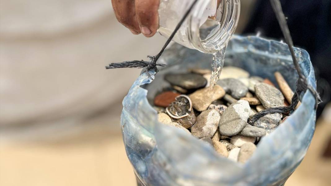 Gazzeli Ahmed, deniz suyunu basit imkanlarla arıtmaya çalışıyor 6