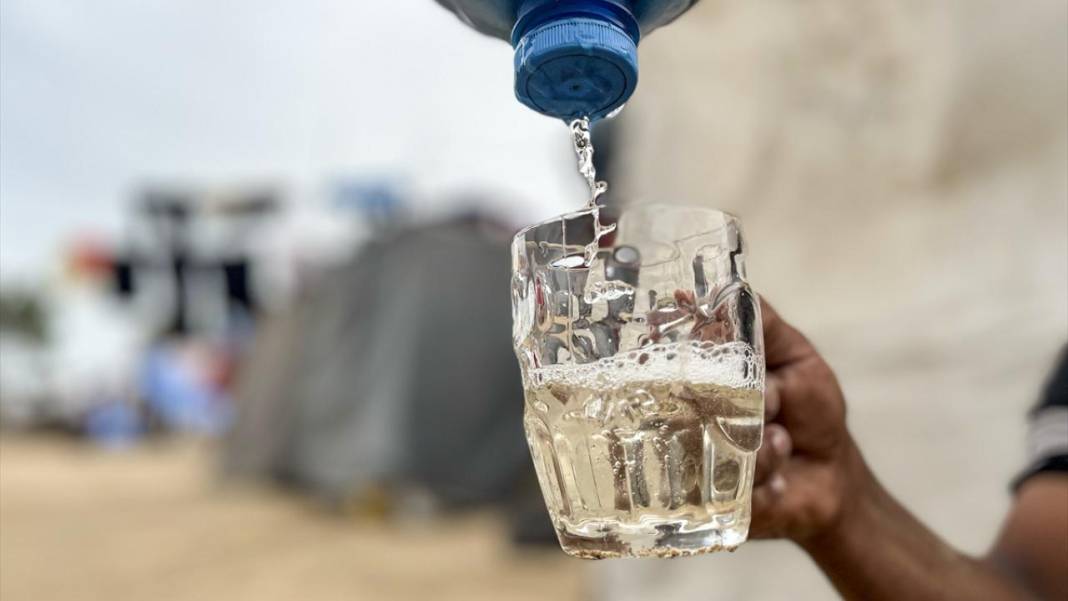 Gazzeli Ahmed, deniz suyunu basit imkanlarla arıtmaya çalışıyor 8