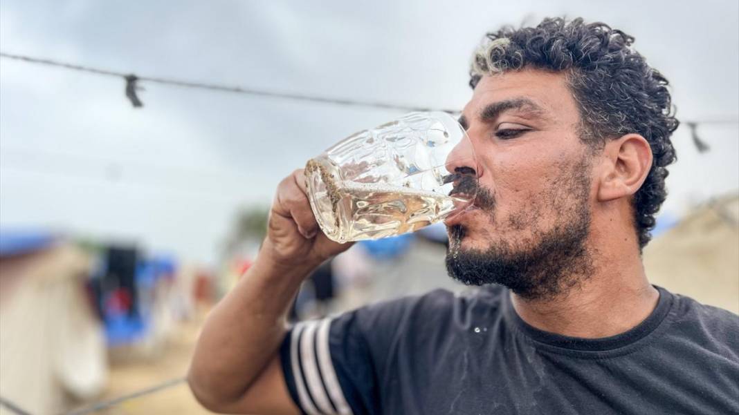 Gazzeli Ahmed, deniz suyunu basit imkanlarla arıtmaya çalışıyor 9