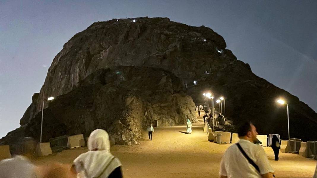 İlk vahyin geldiği Nur Dağı hacı adayların akınına uğruyor 1