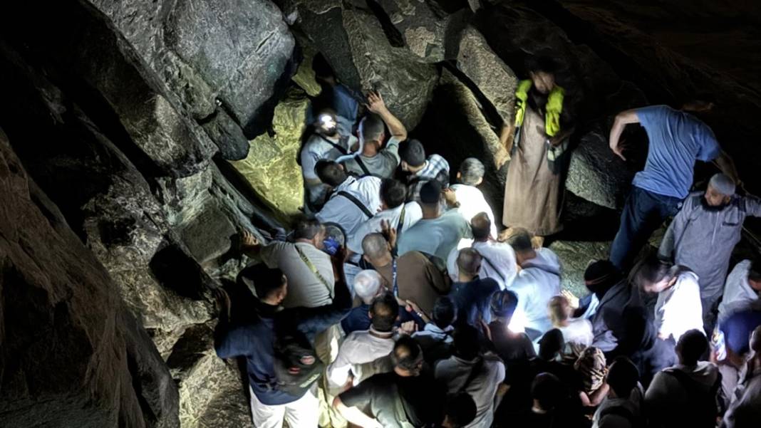 İlk vahyin geldiği Nur Dağı hacı adayların akınına uğruyor 11