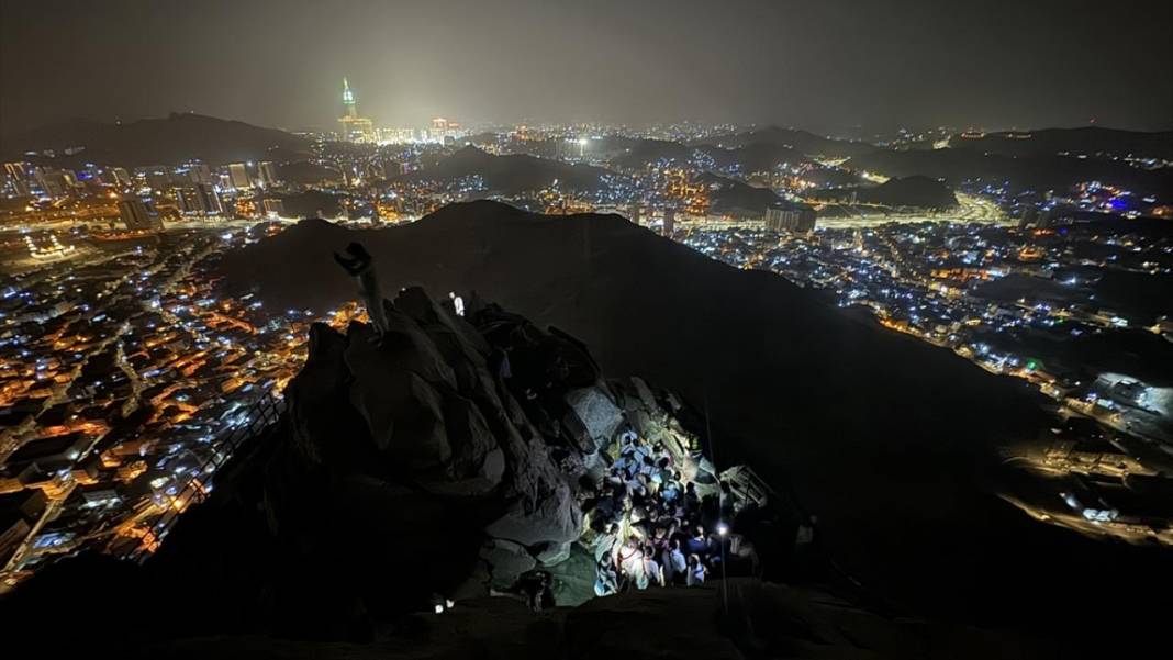 İlk vahyin geldiği Nur Dağı hacı adayların akınına uğruyor 12