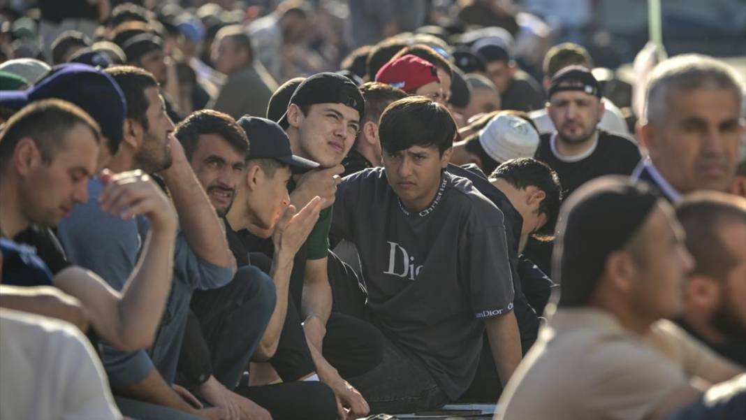 Rusya'da Kurban Bayram namazı coşkusu camilerden sokaklara taştı 11