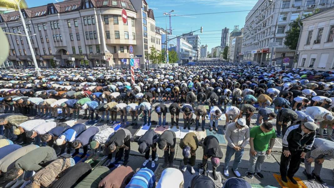 Rusya'da Kurban Bayram namazı coşkusu camilerden sokaklara taştı 12
