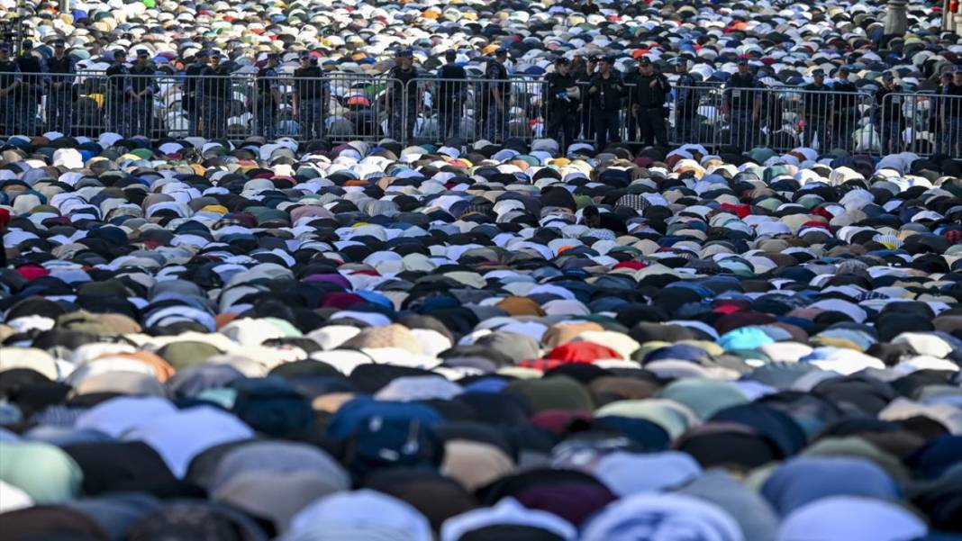 Rusya'da Kurban Bayram namazı coşkusu camilerden sokaklara taştı 13