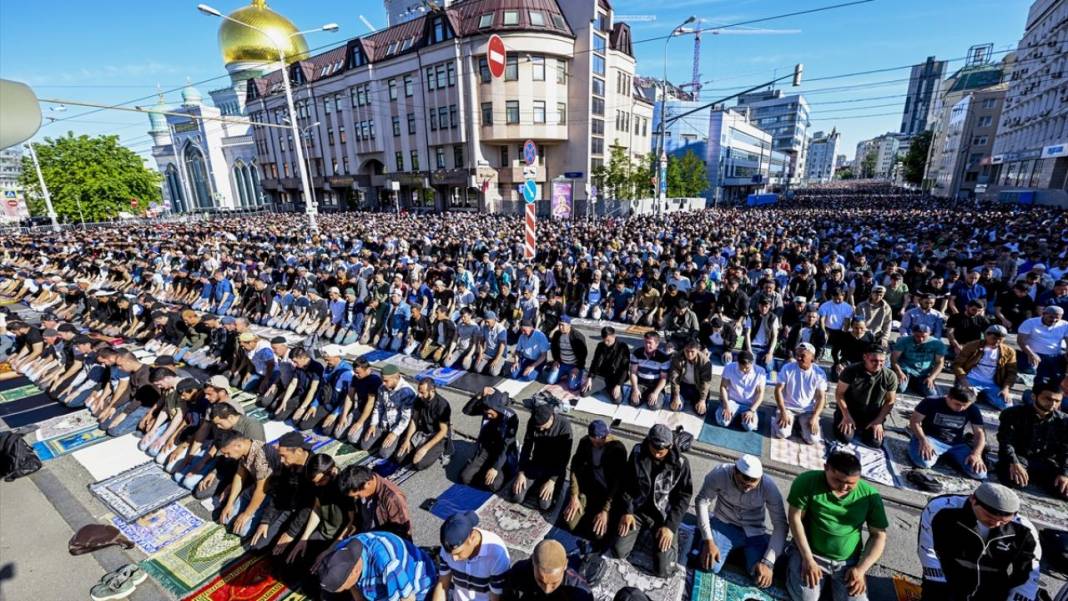 Rusya'da Kurban Bayram namazı coşkusu camilerden sokaklara taştı 14