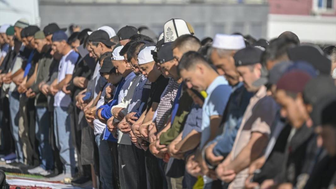 Rusya'da Kurban Bayram namazı coşkusu camilerden sokaklara taştı 17