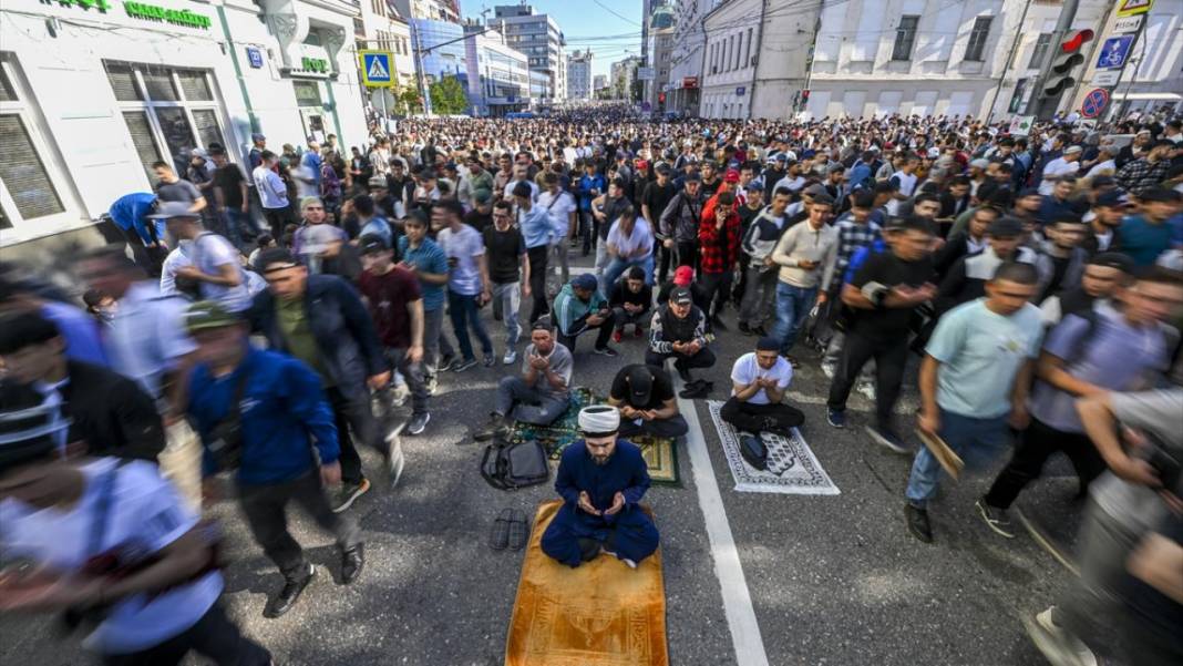 Rusya'da Kurban Bayram namazı coşkusu camilerden sokaklara taştı 4