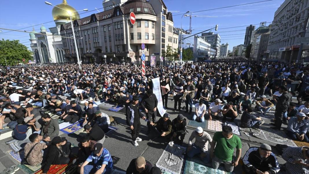 Rusya'da Kurban Bayram namazı coşkusu camilerden sokaklara taştı 6