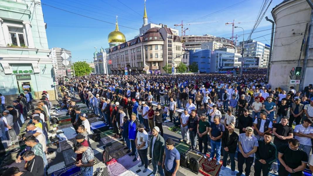 Rusya'da Kurban Bayram namazı coşkusu camilerden sokaklara taştı 7