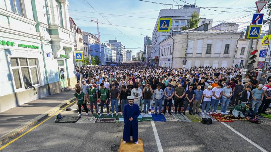 Rusya'da Kurban Bayram namazı coşkusu camilerden sokaklara taştı 9