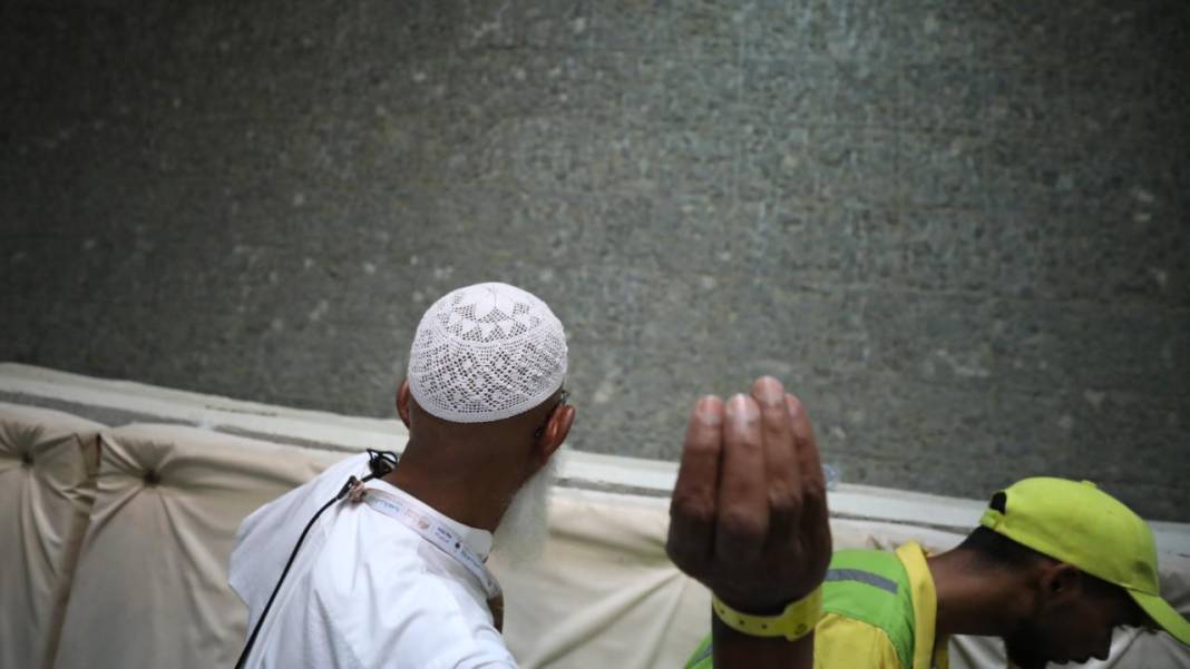 Hacılar şeytan taşlamaya devam ediyor 1