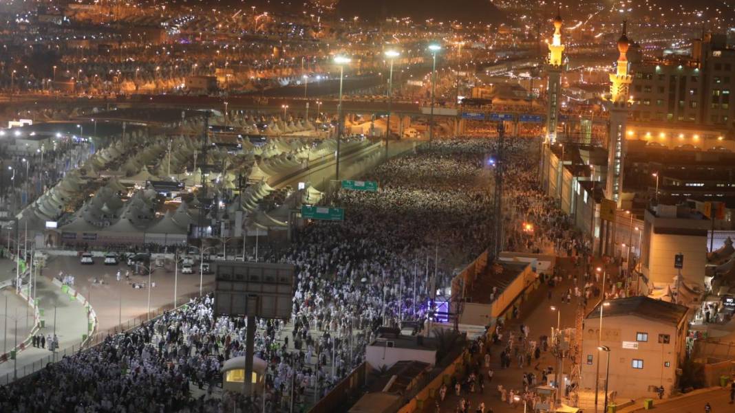 Hacılar şeytan taşlamaya devam ediyor 11