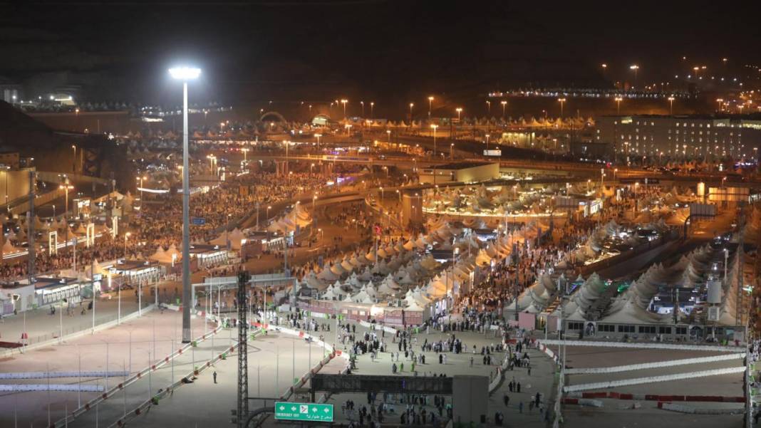 Hacılar şeytan taşlamaya devam ediyor 15