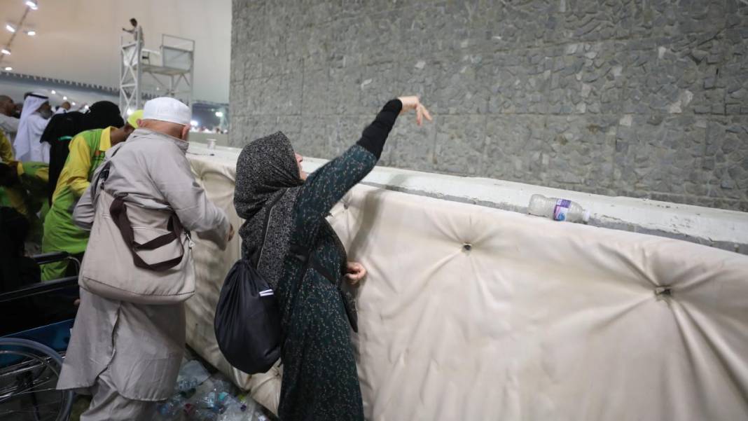 Hacılar şeytan taşlamaya devam ediyor 5