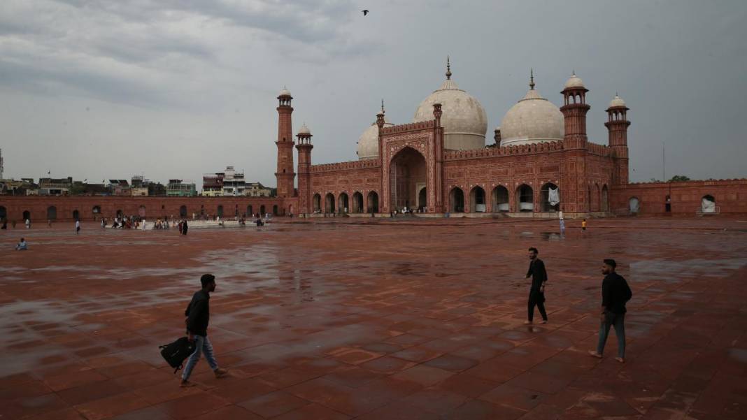 Pakistan'ın 'Padişah Cami'si 11