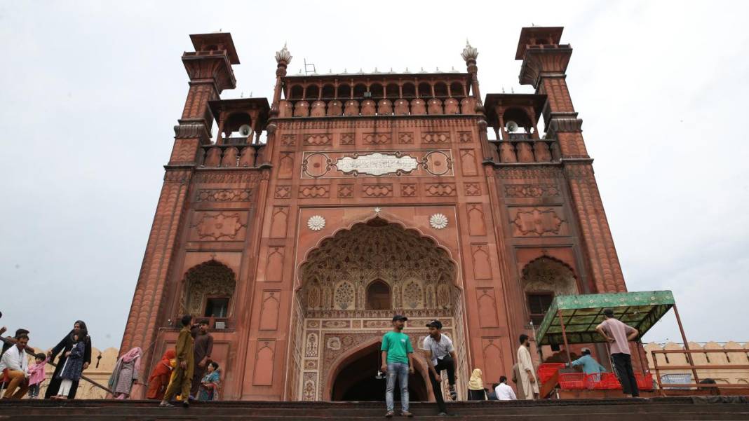 Pakistan'ın 'Padişah Cami'si 3