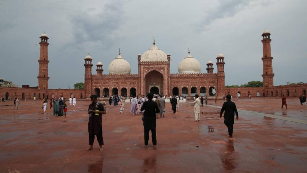 Pakistan'ın 'Padişah Cami'si 4
