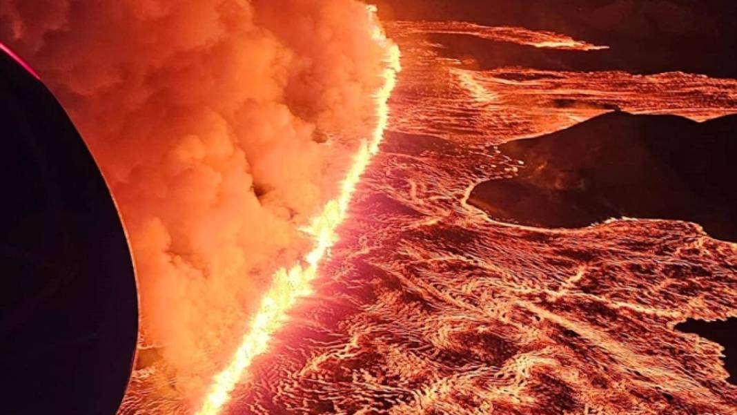 İzlanda'da bir yanardağ daha patladı, lav ve kül püskürttü 5