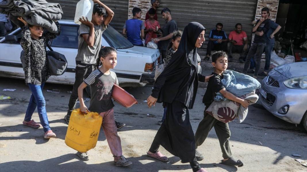 Gazzeliler yine göç yolunda: Zulüm katlanarak devam ediyor 4