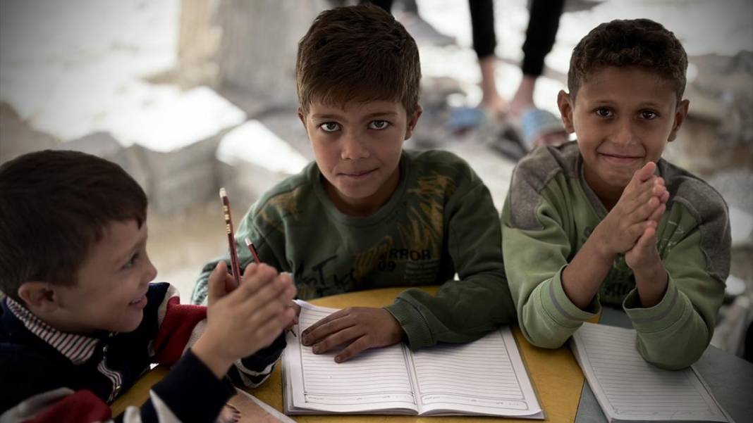 Elleri öpülesi Gazzeli çocuklar 20