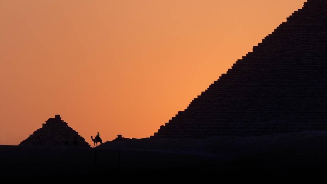 Mısır'ın Giza piramitleri 12