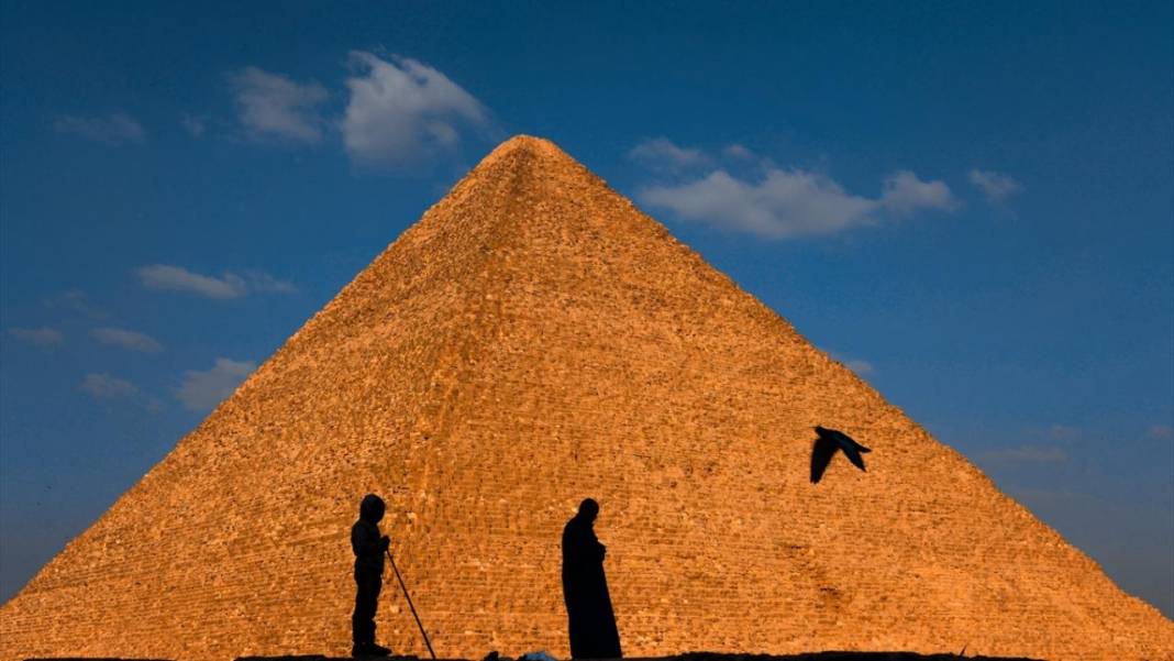 Mısır'ın Giza piramitleri 13