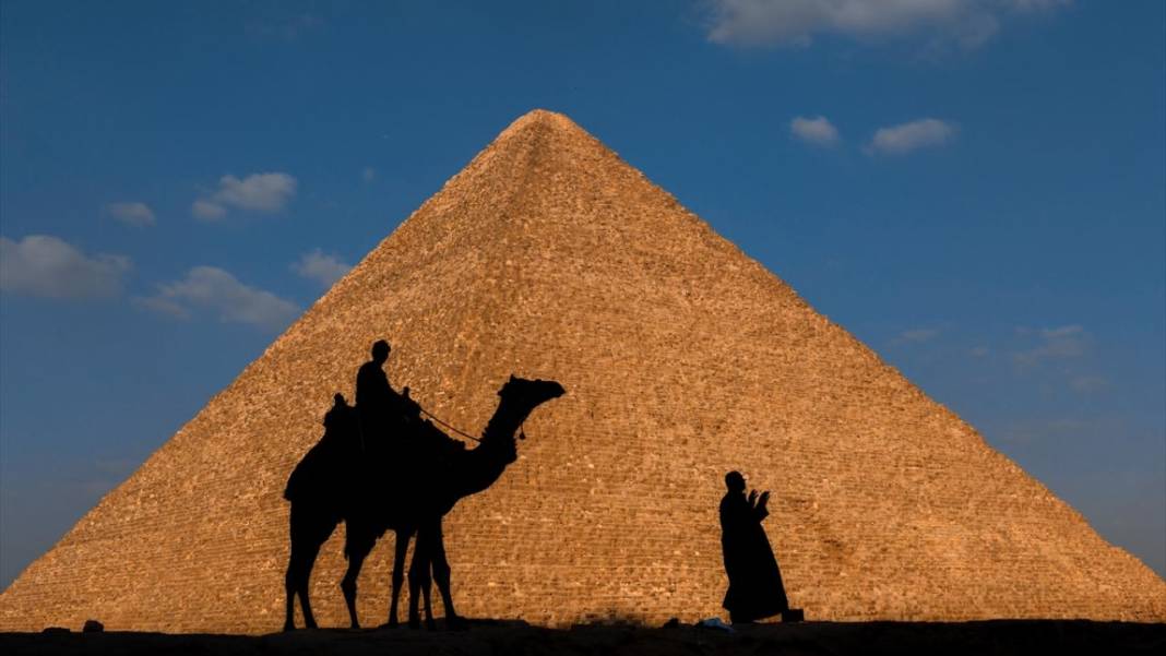 Mısır'ın Giza piramitleri 14