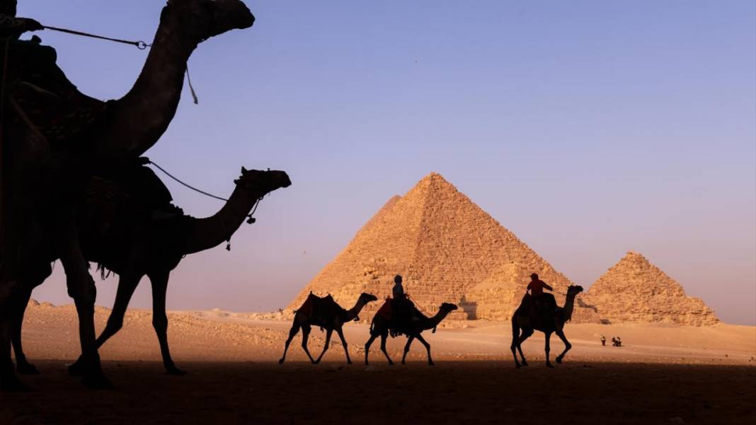 Mısır'ın Giza piramitleri 4