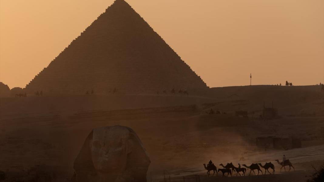 Mısır'ın Giza piramitleri 7