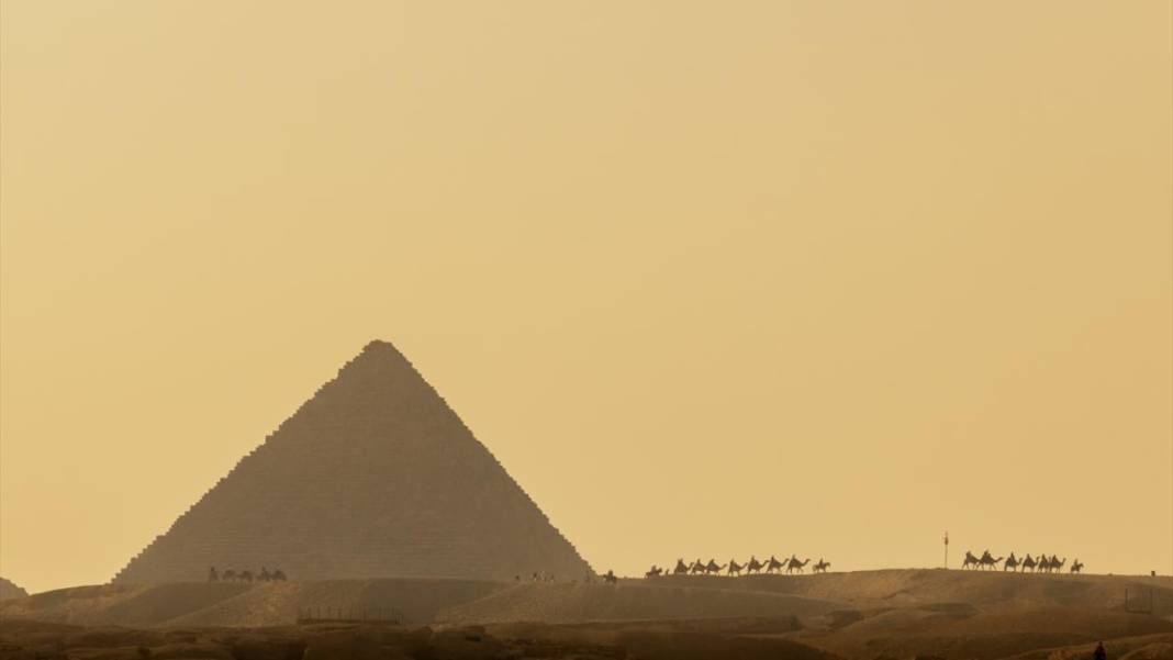 Mısır'ın Giza piramitleri 9