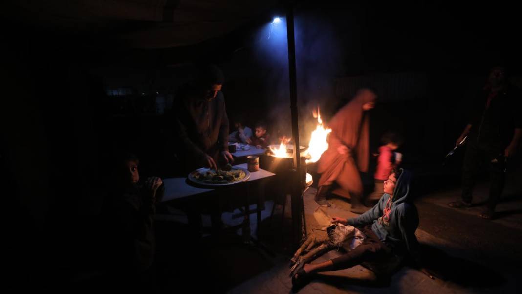 israilin karanlığa gömdüğü Gazze'de günlük yaşam 11