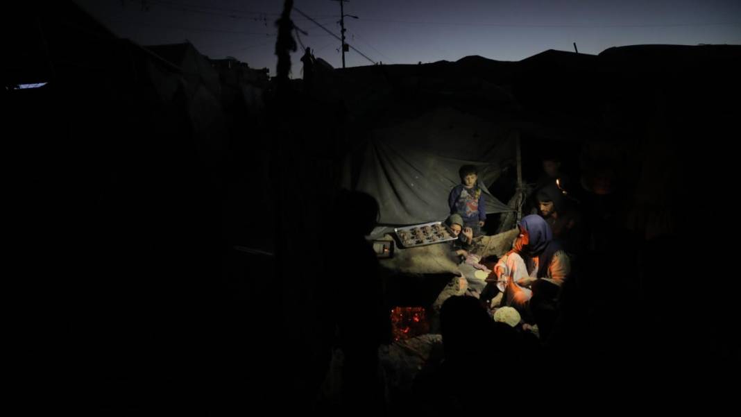 israilin karanlığa gömdüğü Gazze'de günlük yaşam 2