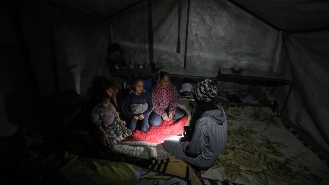 israilin karanlığa gömdüğü Gazze'de günlük yaşam 8