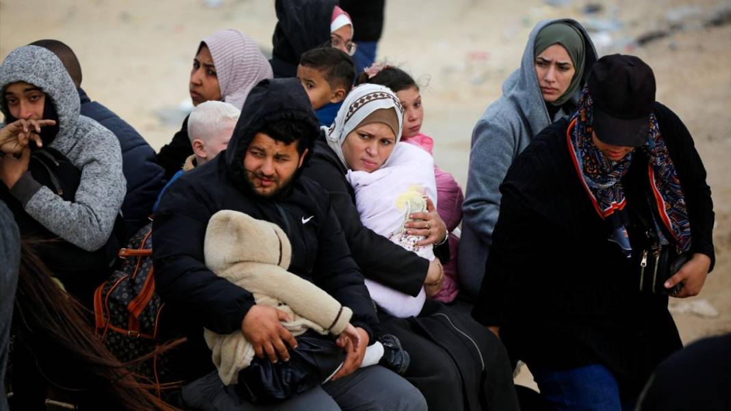 Yerlerinden edilen Filistinlilerin kuzeydeki evlerine göçü devam ediyor 12