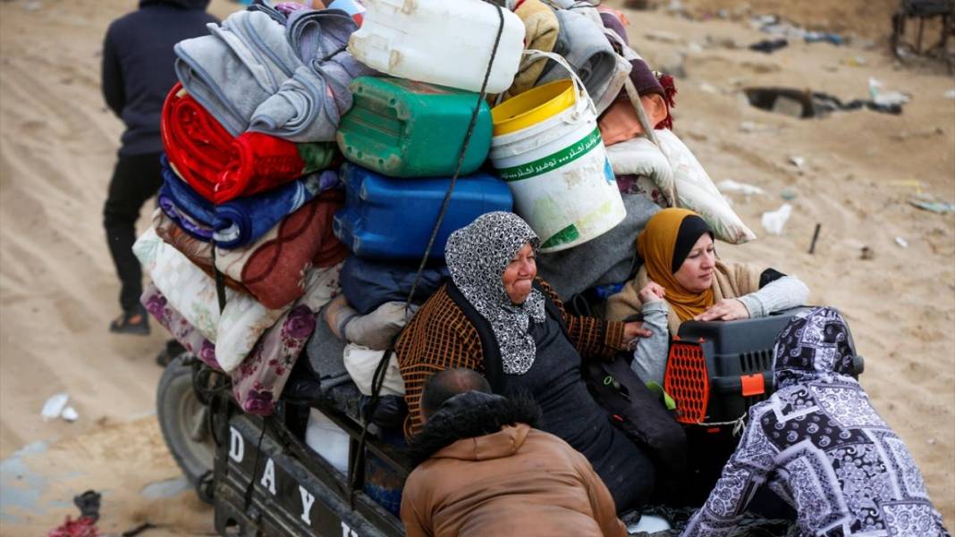 Yerlerinden edilen Filistinlilerin kuzeydeki evlerine göçü devam ediyor 15