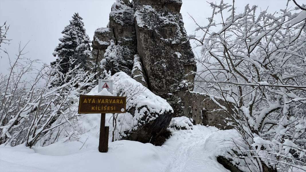 Sümela Manastırı ve Altındere Vadisi beyaz örtüsüyle görüntülendi 13