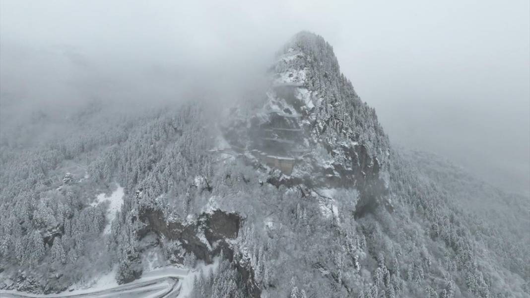 Sümela Manastırı ve Altındere Vadisi beyaz örtüsüyle görüntülendi 5